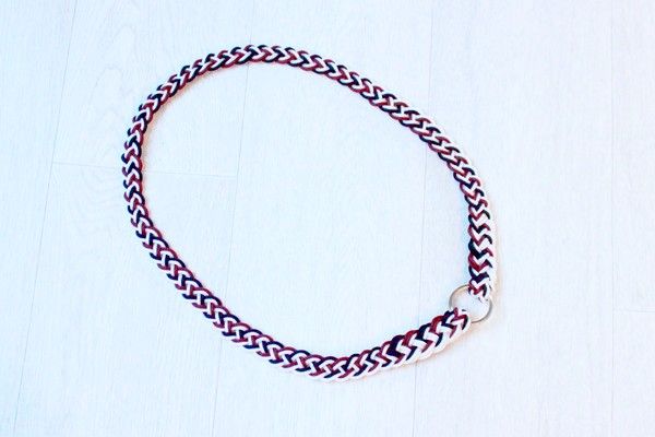 Collier d&#39;encolure tressé (8 brins)  plat