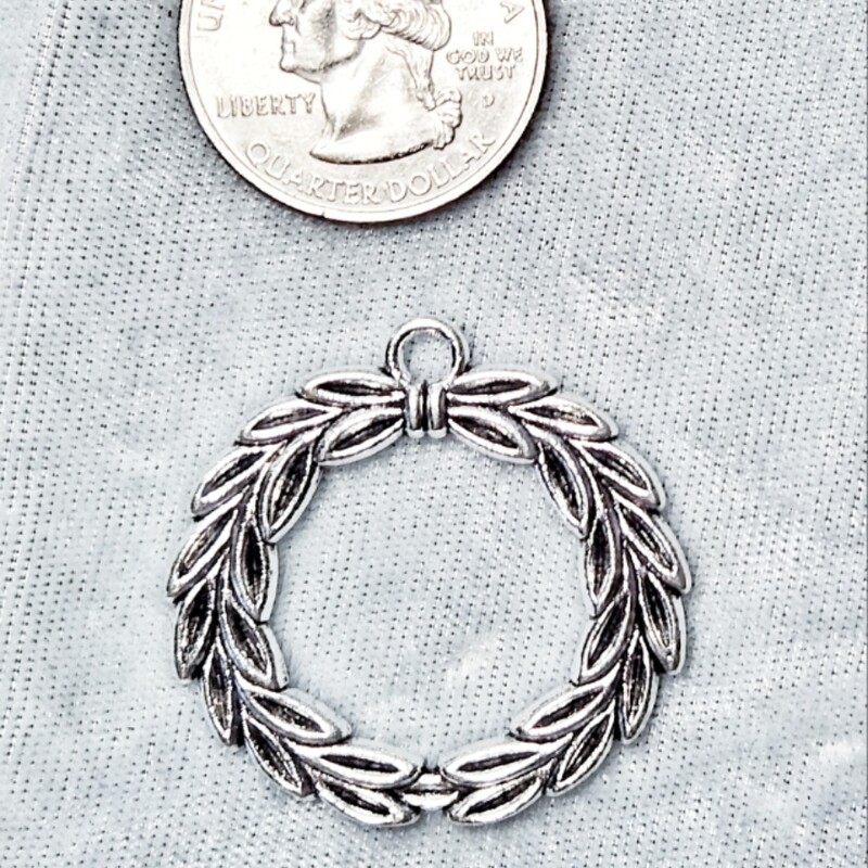 Circle Laurel Wreath