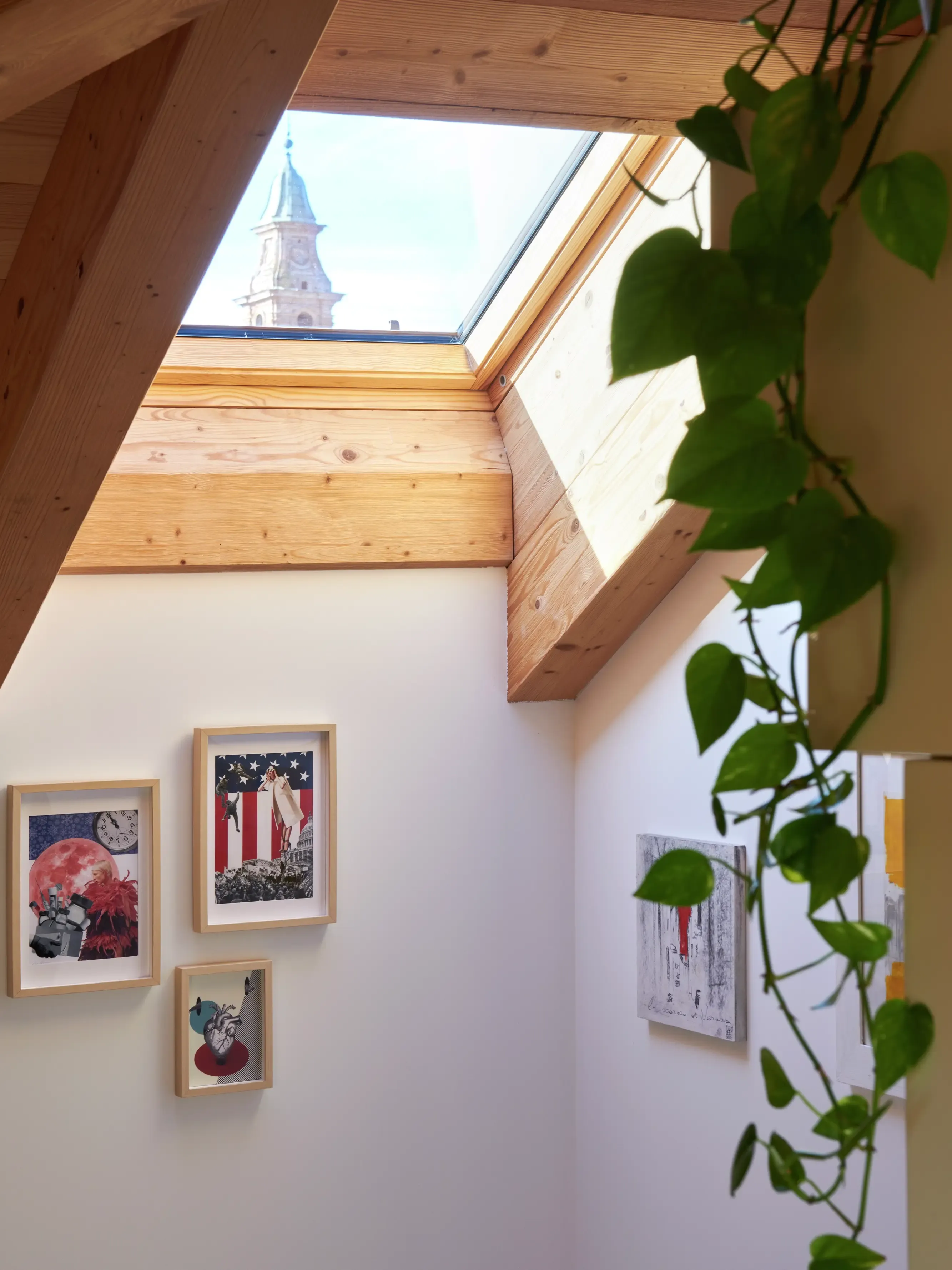 Finestra GGL 307030 a bilico solare integra colore legno naturale