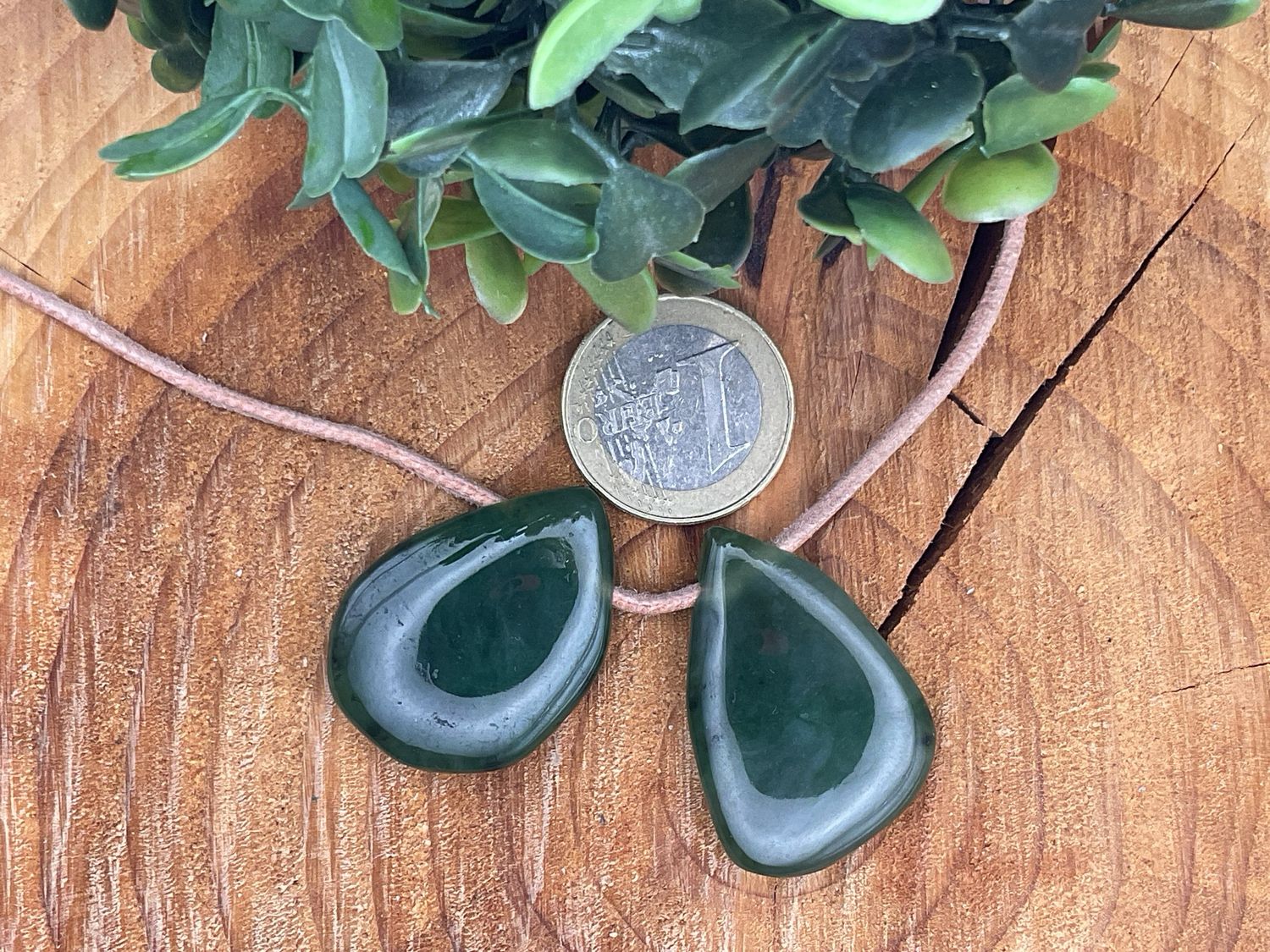 Nephrit "Jade" (Aktinolith)