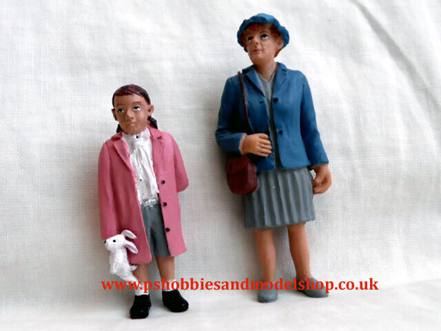 Bachmann 22196 Grandma and Grandaughter