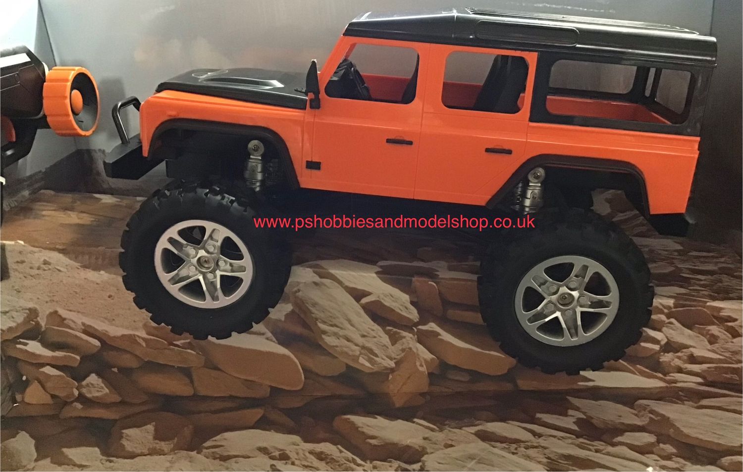 E327003 Land Rover Defender