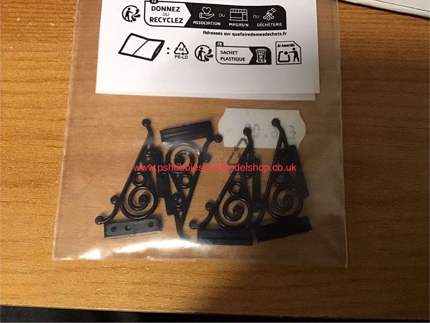 L-E369063 Filigree roof support