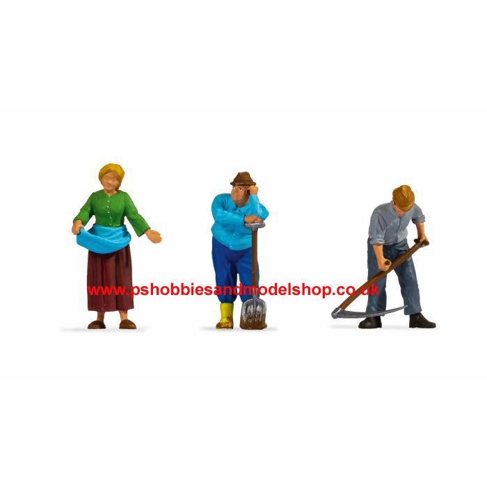 N17331 farmer Figures