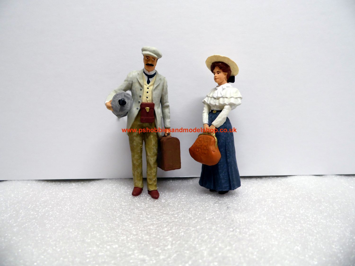 Prieser 45052 Traveling Couple
