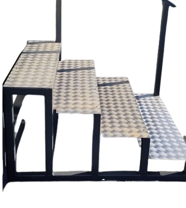 Stahltreppe mit Aluminiumstufen Stahltreppe mit Aluminiumstufen