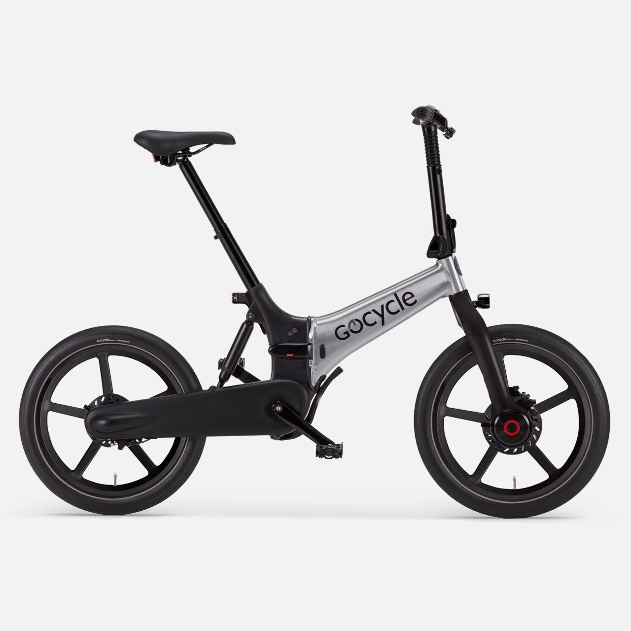 Découvrez le Gocycle G4i+ Série Spéciale Aluminium Brushed, un vélo électrique pliant alliant style et performance. Ce modèle exclusif est conçu pour les amateurs de technologie et de design, offrant une conduite fluide et un confort optimal. 