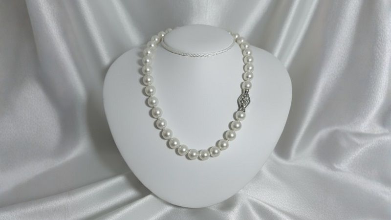 Collana di perle Australiane con chiusura oro bianco e diamanti - CARAVECCHIA