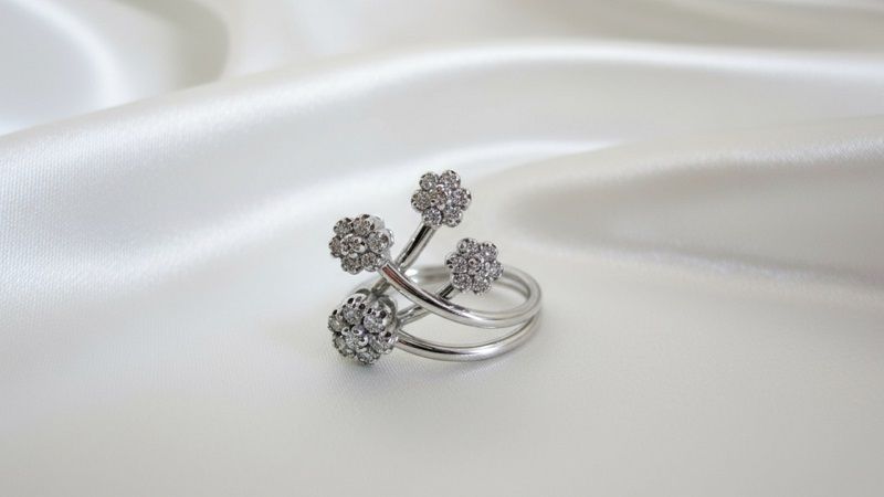 Anello in oro bianco 18 kt e diamanti - ARZANI