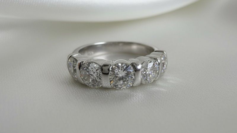 Anello veretta 5 pietre in oro bianco - ARZANI