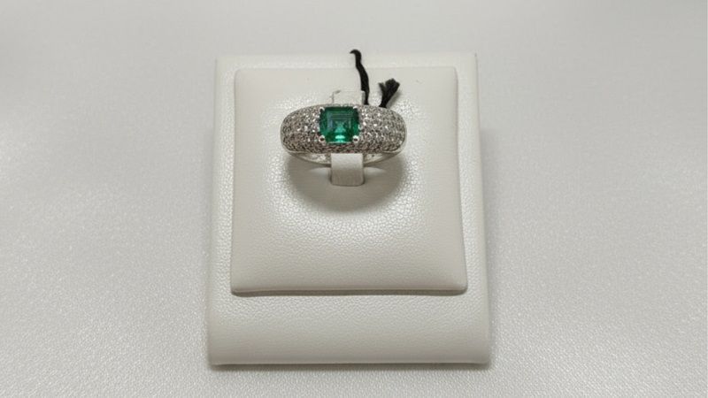 Anello in oro bianco 18 kt con diamanti e smeraldo - ARZANI