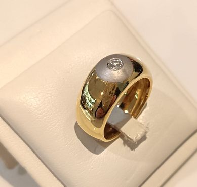 ​Anello in oro giallo 18 kt con centrale in oro bianco satinato e Diamante - ARZANI