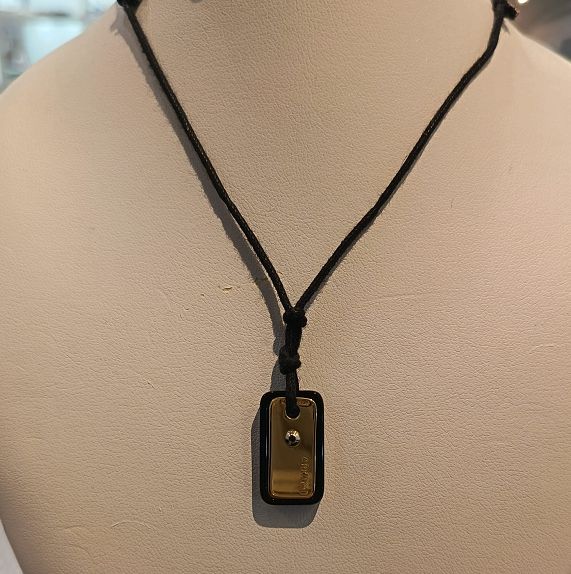 Medaglia in agata nera e oro 18 kt - ARKANO Medaglia in agata nera e oro 18 kt - ARKANO