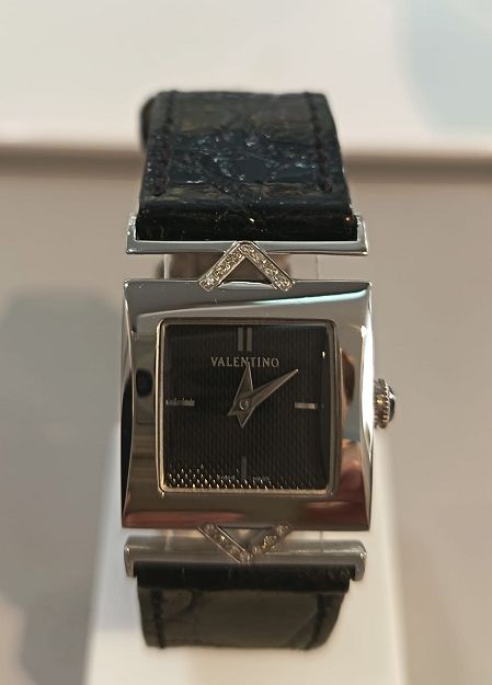 ​Orologio al quarzo in acciaio con inserti V con zirconi - VALENTINO