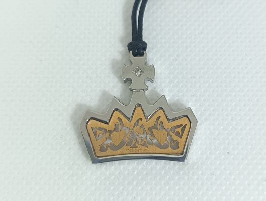 ​Pendente a forma di corona in acciaio bicolore con diamante - REBECCA