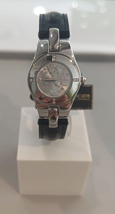 Orologio modello Linea in acciaio e diamanti cinturino pelle - BAUME & MERCIER Orologio modello Linea in acciaio e diamanti cinturino pelle - BAUME & MERCIER