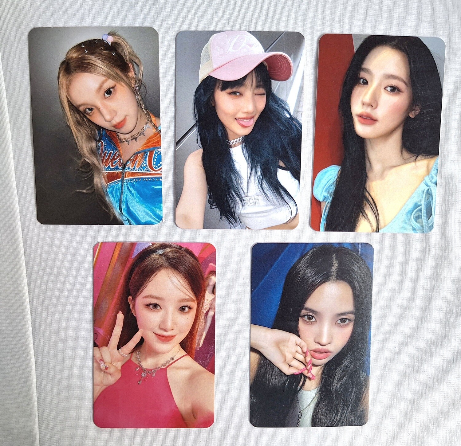 I-DLE  &#39;QueenCard Selfie&#39; Photocard Set!