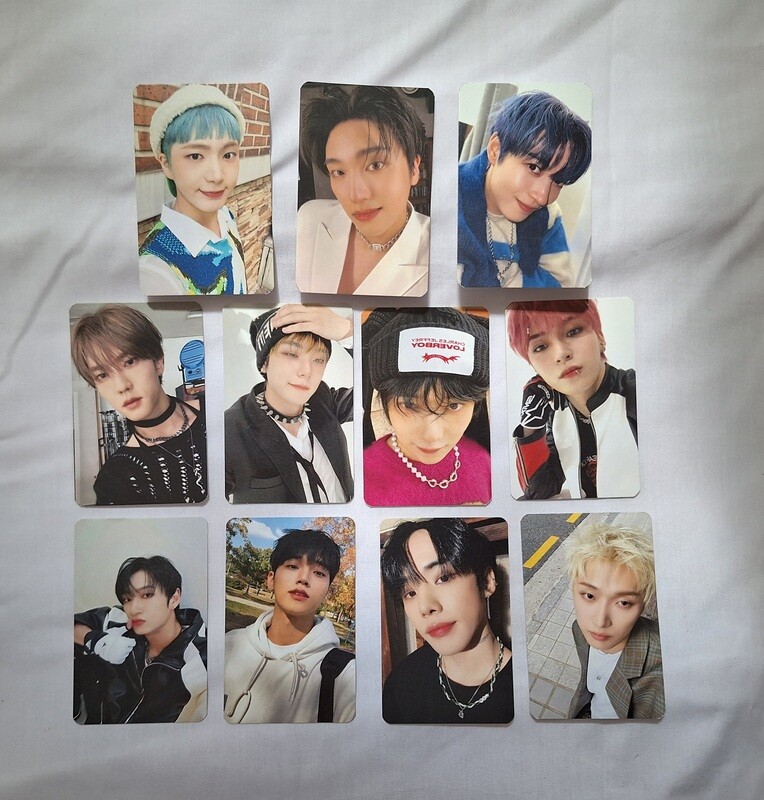 Omega X Photocard set!