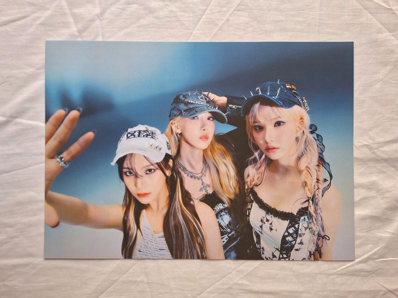 Viviz ‘Versus’ A3 Poster!