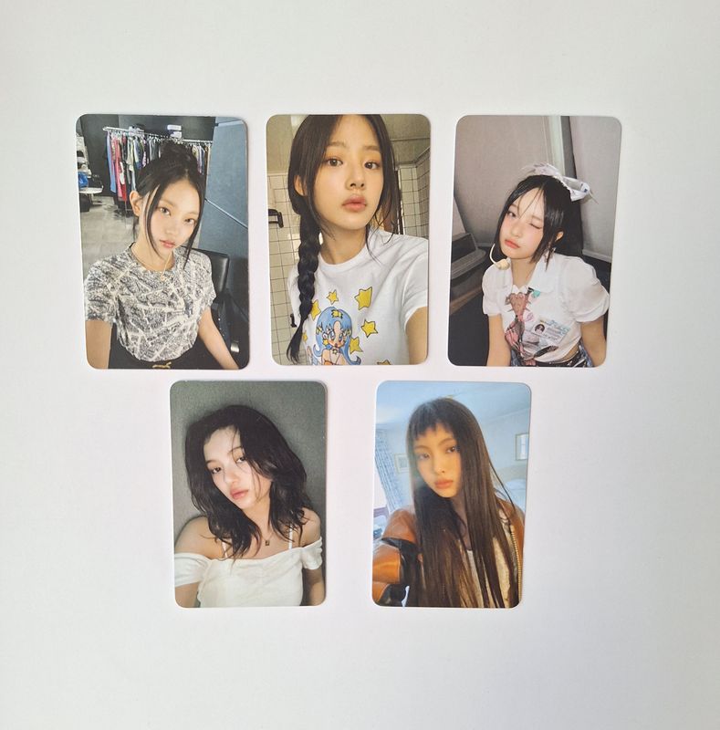 NJZ ‘Random Selca’ Photocard set!
