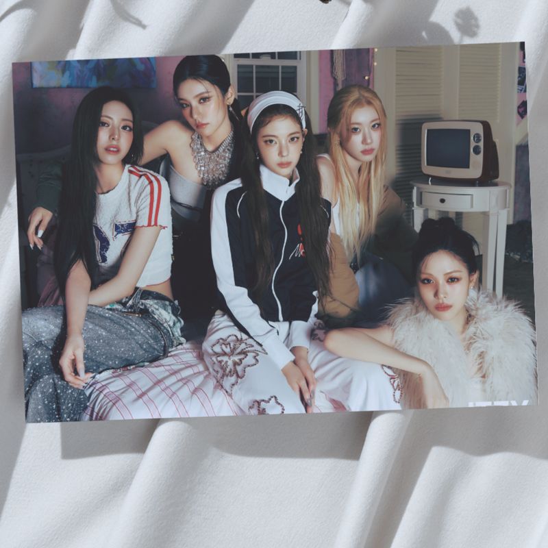 Itzy &#39;GOLD&#39; A3 Poster!