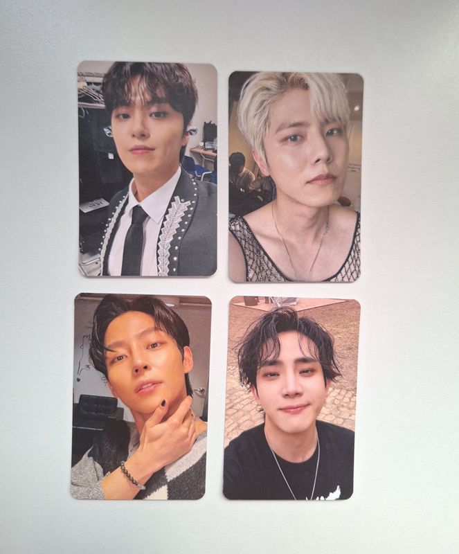 The Rose &#39;For Black Rose&#39; Photocard Set!