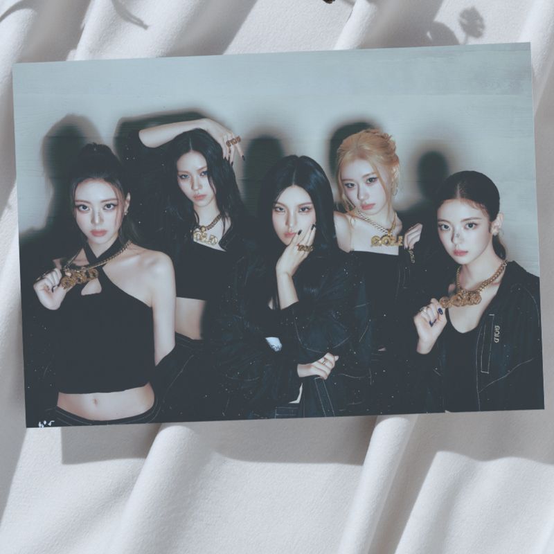 ITZY &#39;Gold Ver.2&#39; A3 Poster!