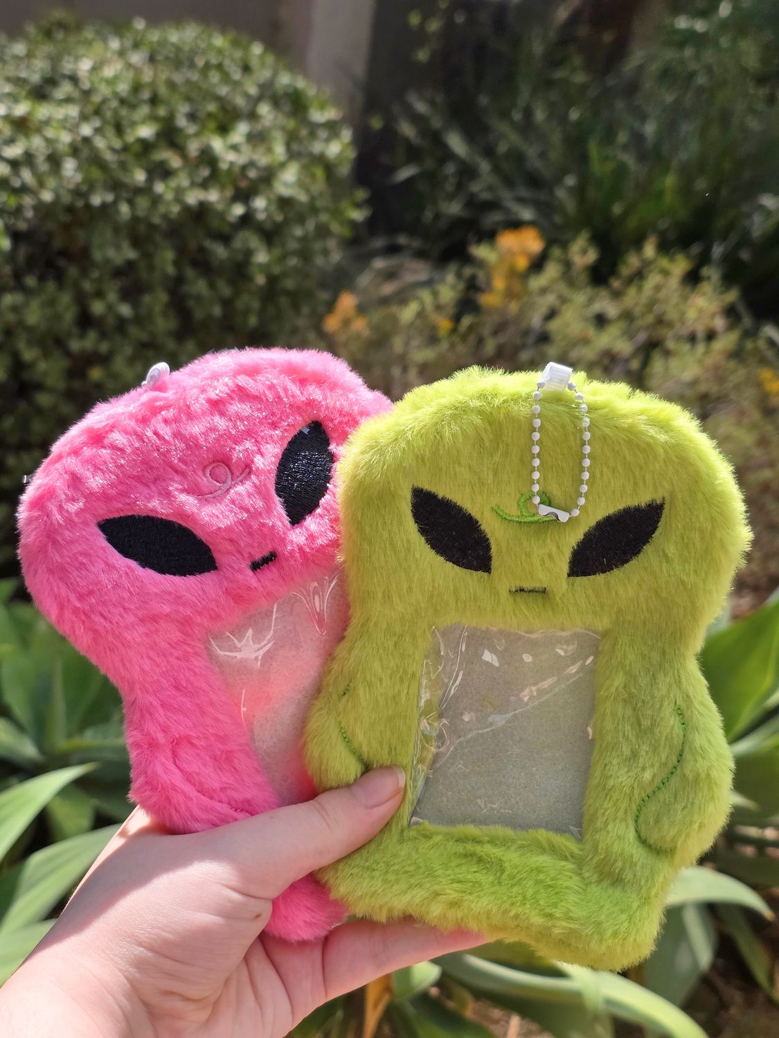 Fluffy Alien Photocard Holder!