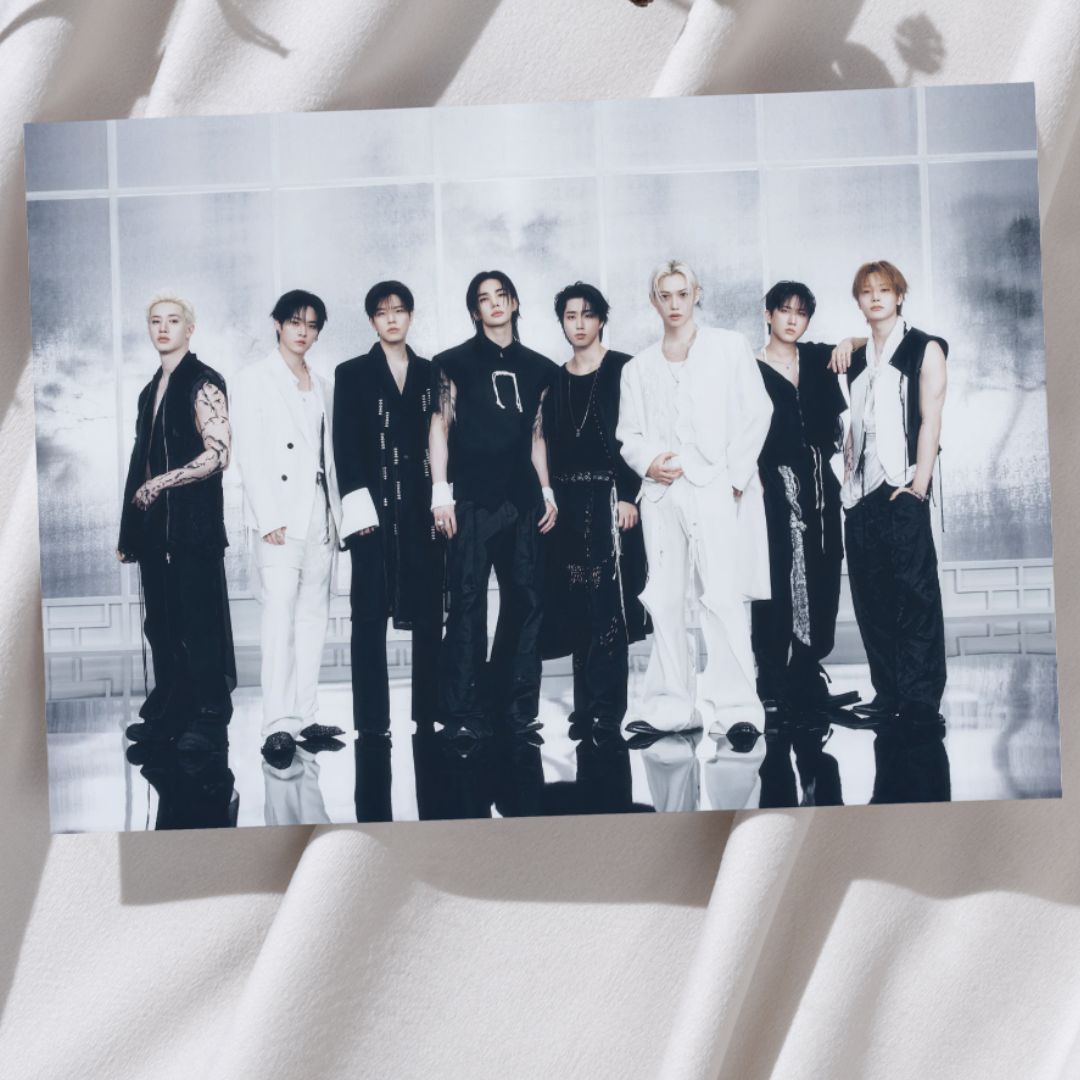 Stray Kids ' Stray Kids World Tour <RUN IT SEOUL>  VER-1' A3 Group Poster!