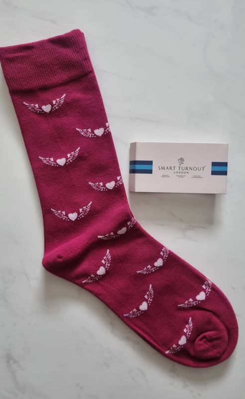 Magenta Hearts & Wings Socks - sizes 4-7