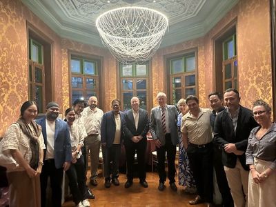 Hong Kong Drinks Reception Reunion - Monday 6th April, 6.30pm Hong Kong Drinks Reception Reunion - Monday 6th April, 6.30pm