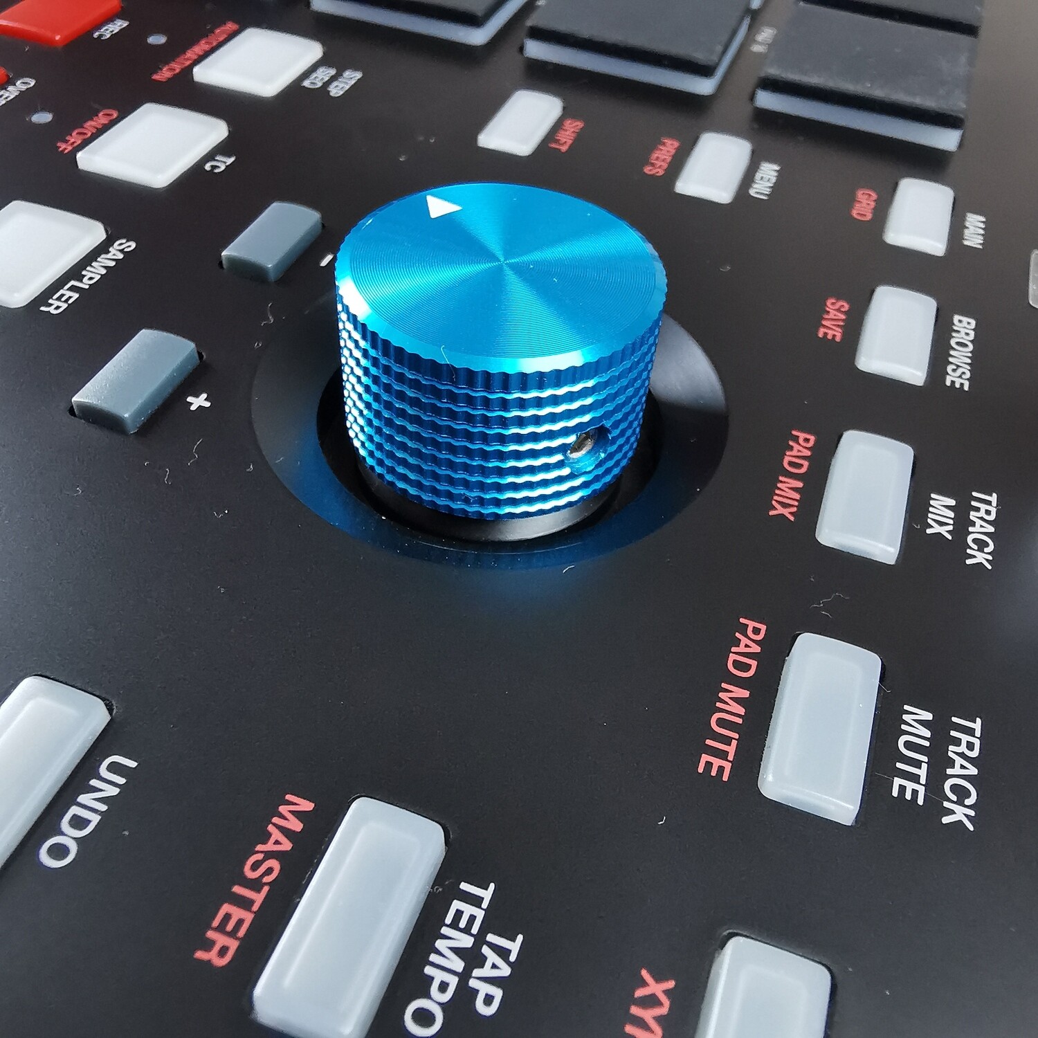 Aluminium knob for Akai MPC One, Live1,2, Force, NI Maschine MK3, Chose your style: Blue with arrow