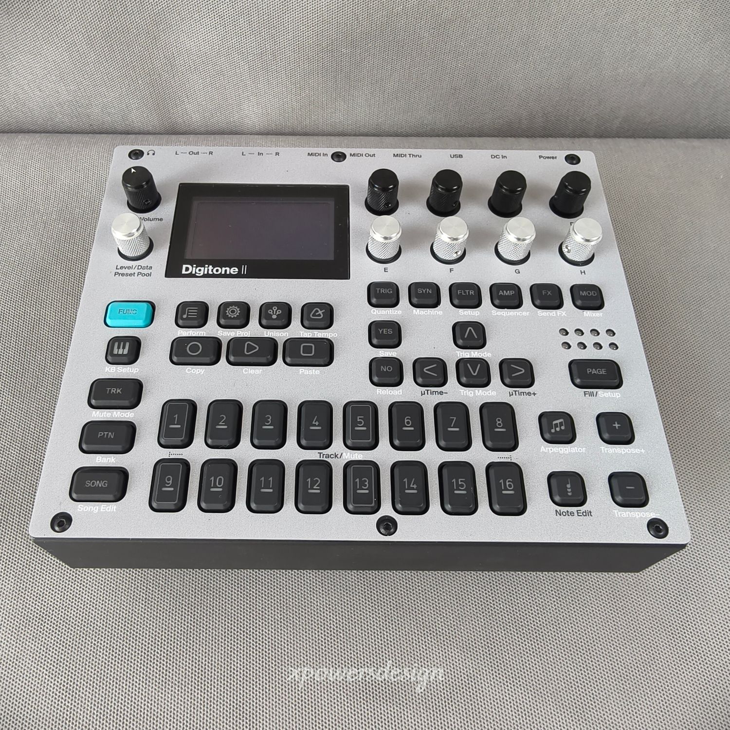 Magnetic faceplate for Elektron Digitone 2