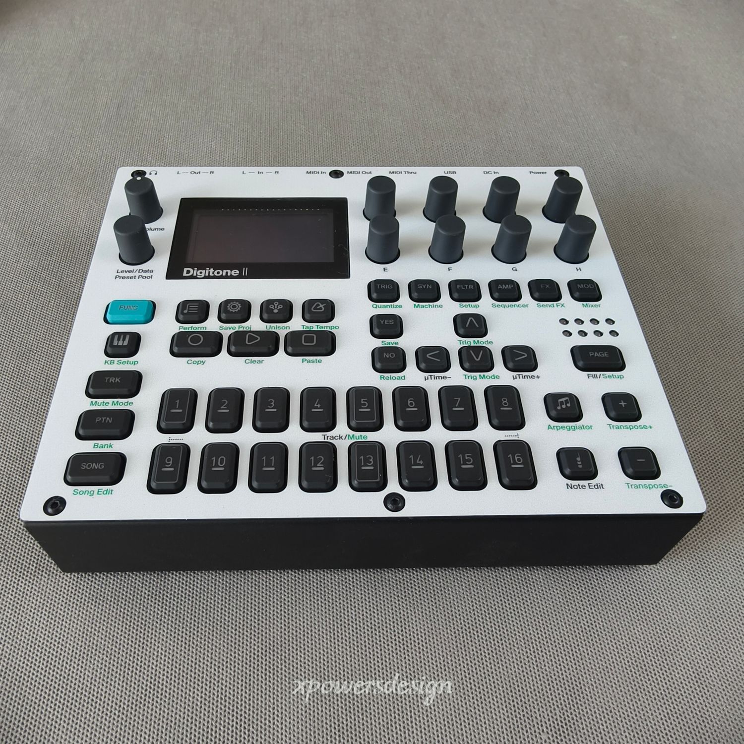 Magnetic faceplate for Elektron Digitone 2