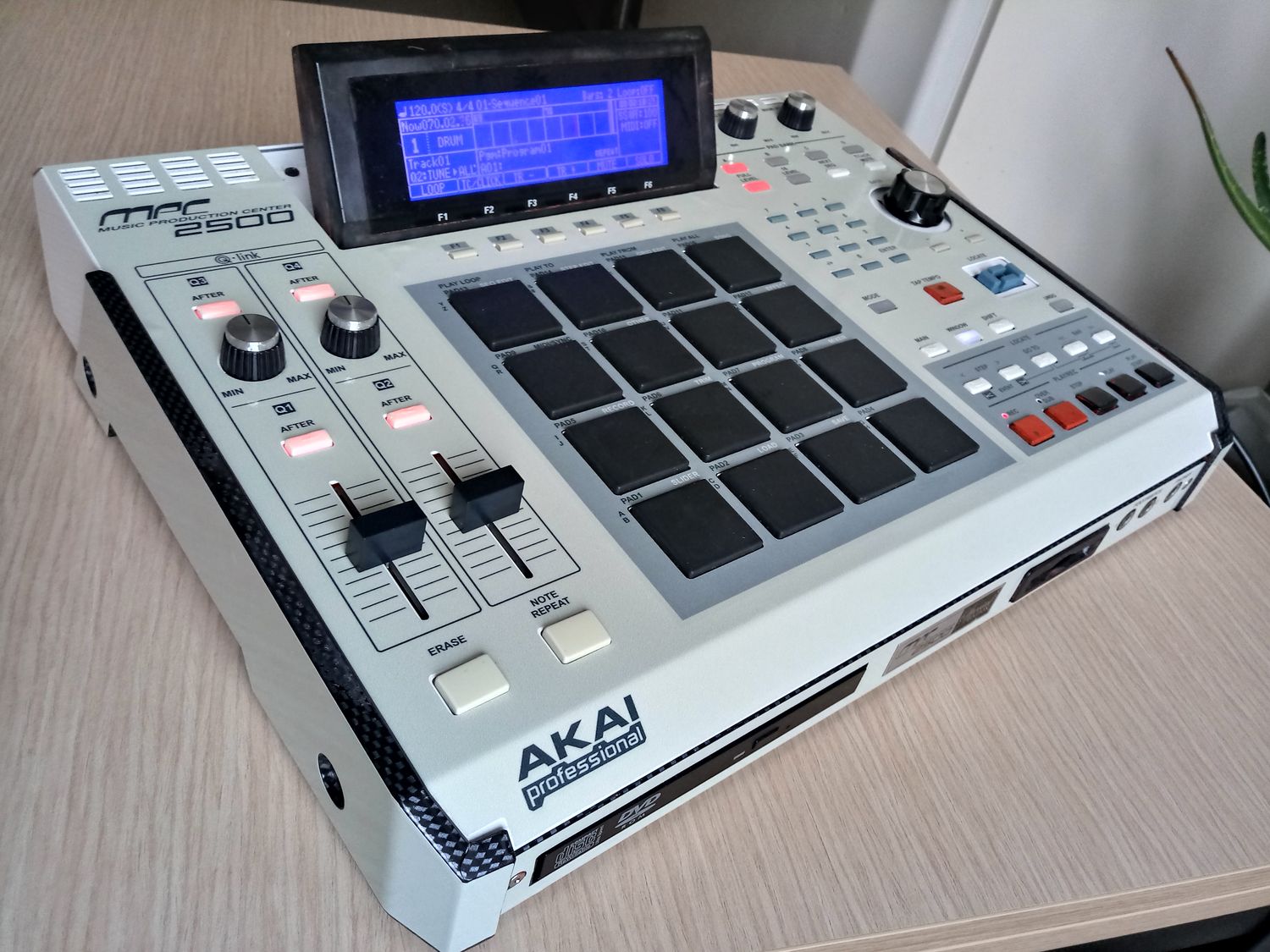 Skin for AKAI MPC 2500 - Retro style (DIGITAL files ONLY)