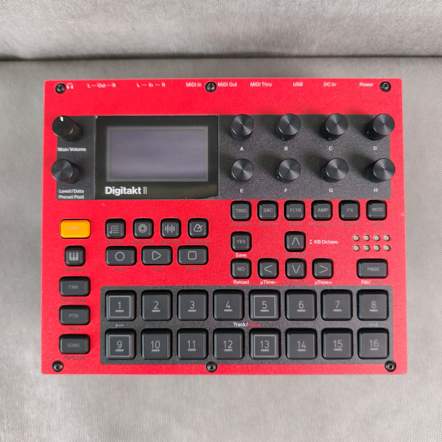 Magnetic faceplate for Elektron Digitakt 2