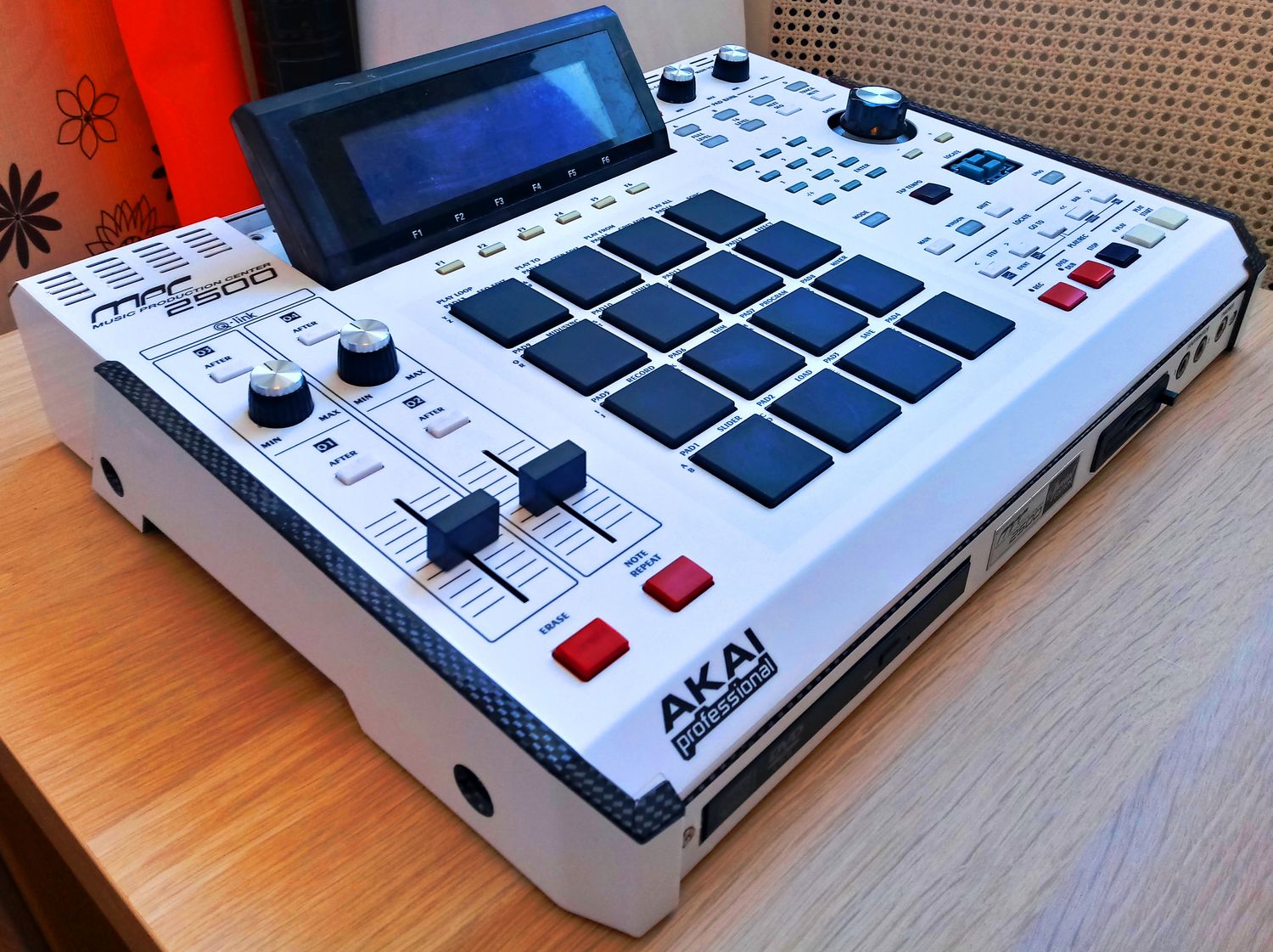 Skin for AKAI MPC 2500 - WHITE style (DIGITAL files ONLY)