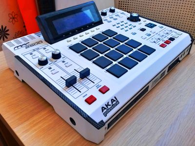 Skin for AKAI MPC 2500 - WHITE style (DIGITAL files ONLY)