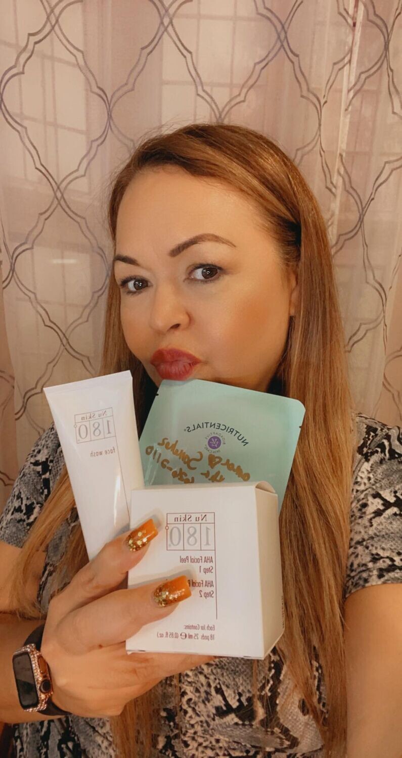 AHA PEEL plus A Free 180 Facewash And Celltrex Recovery Masks