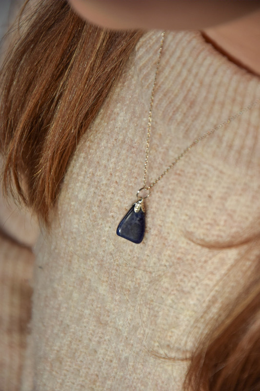 Sodaliet kettinghanger