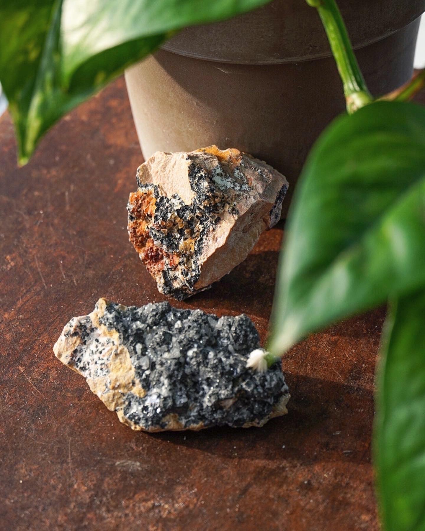 Cerussiet op Bariet/Magnetiet