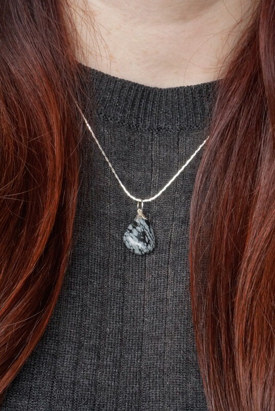 Sneeuwvlok Obsidiaan kettinghanger