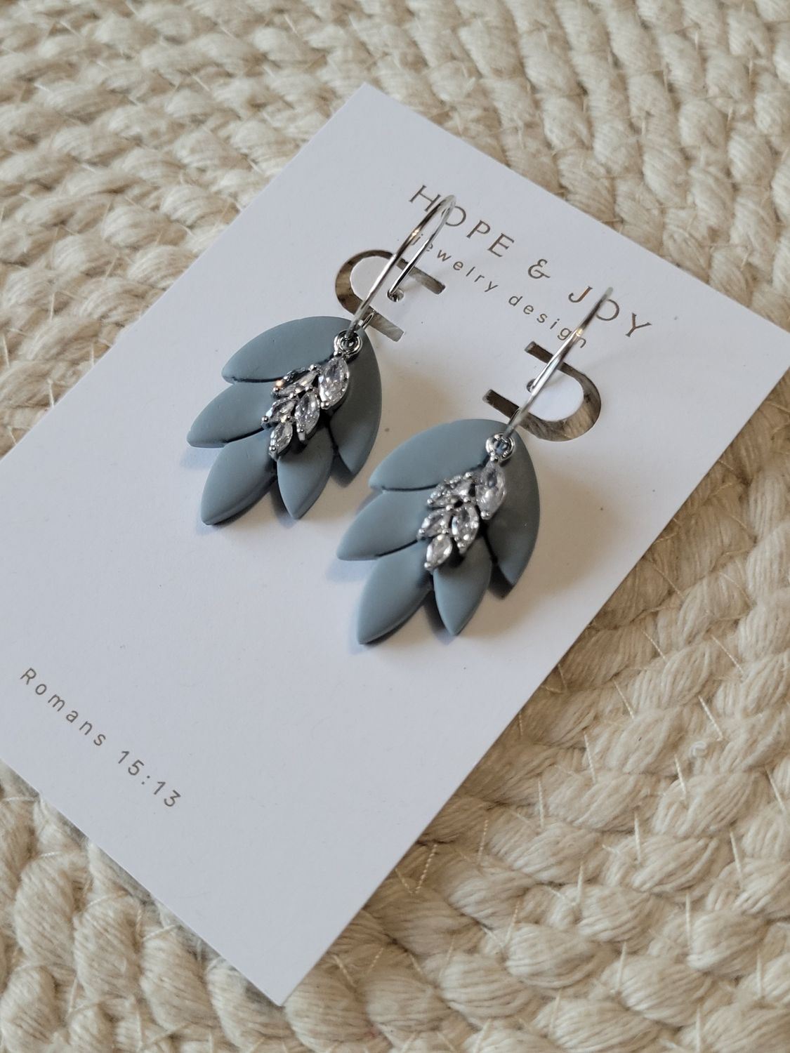 Blue-Gray Laurel Dangle