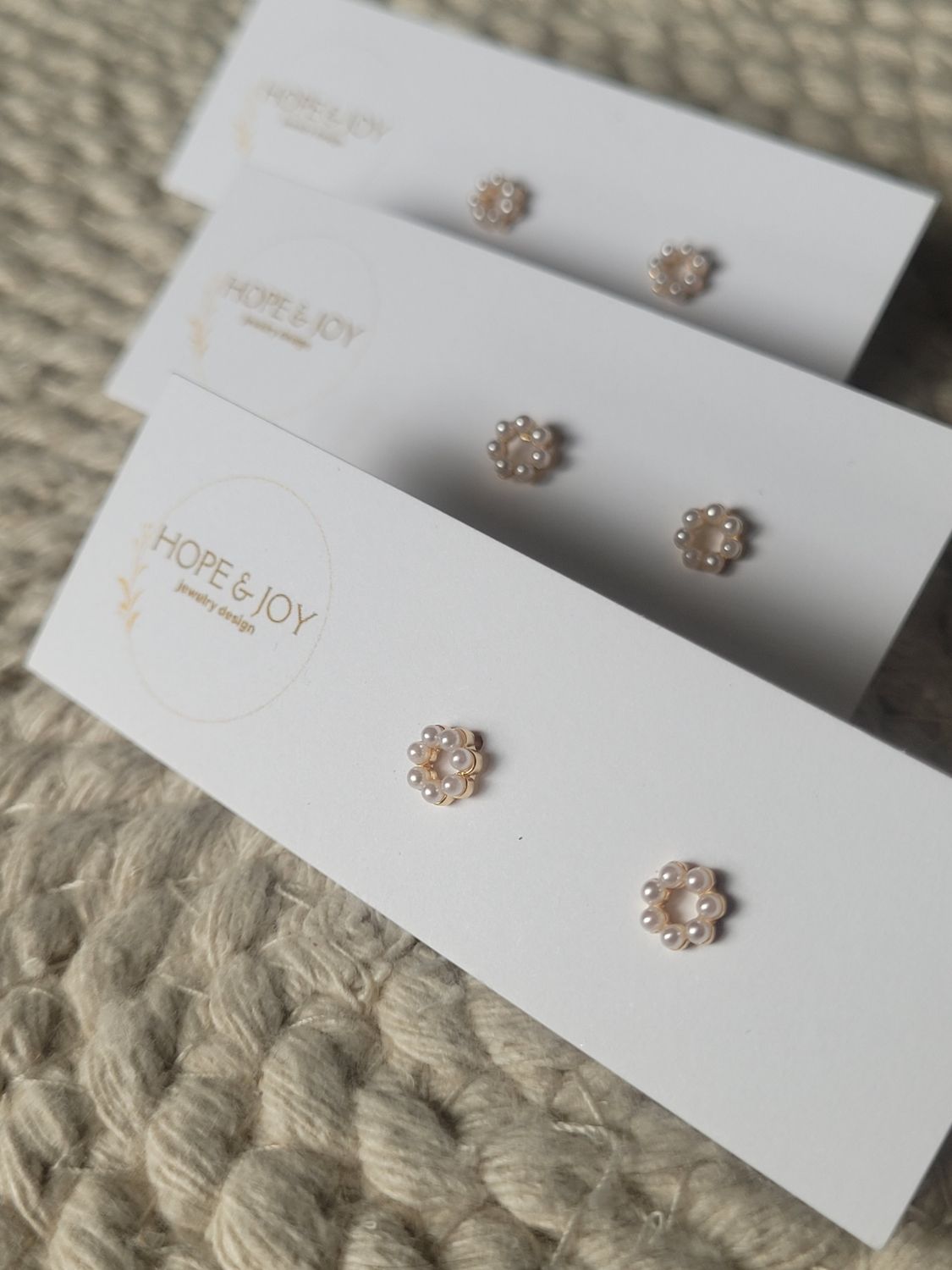 Mini Faux Pearl Wreath Studs