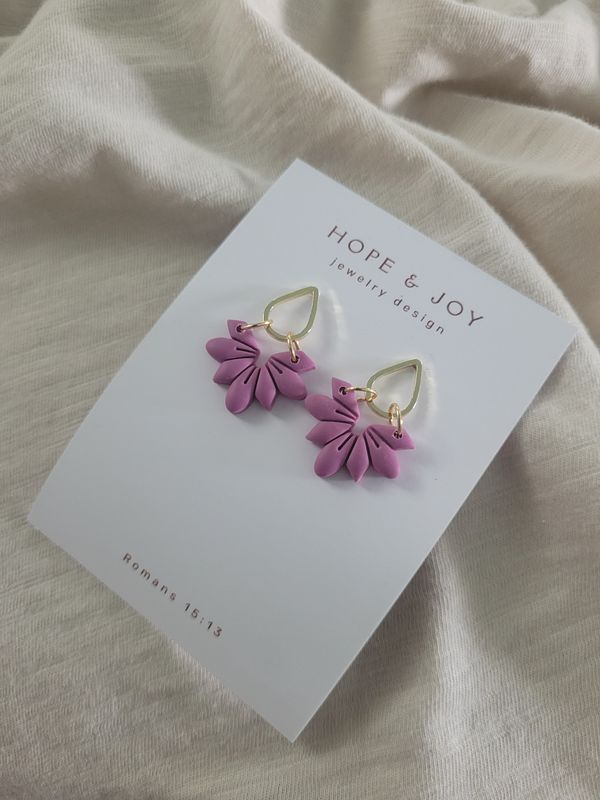 14k Gold-Plated Petal Drop in Mauve