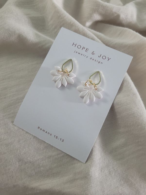 14k Gold-Plated Petal Drop in White