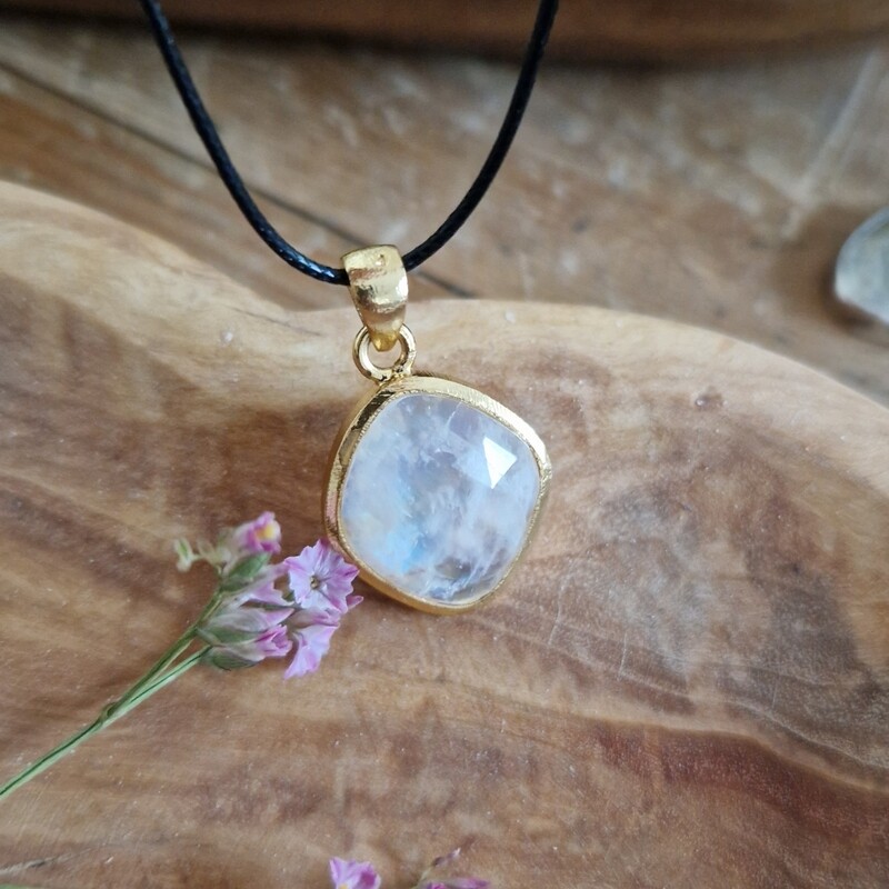 Pendentif Magicienne en véritable Pierre de lune arc-en-ciel 