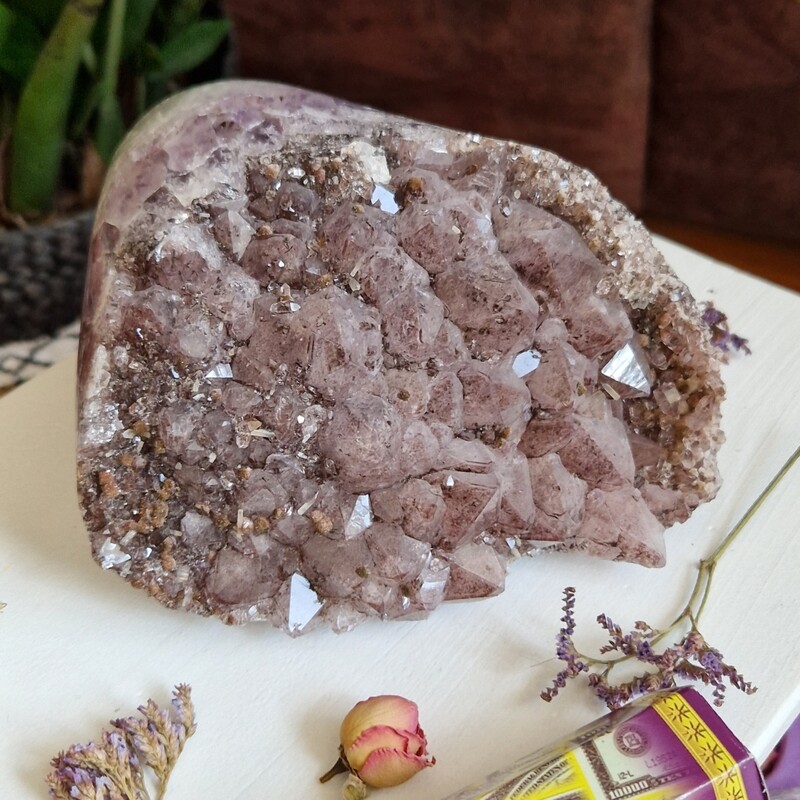 Spécimen d améthyste/ d améthyste Rose et de Calcite dorée. 
