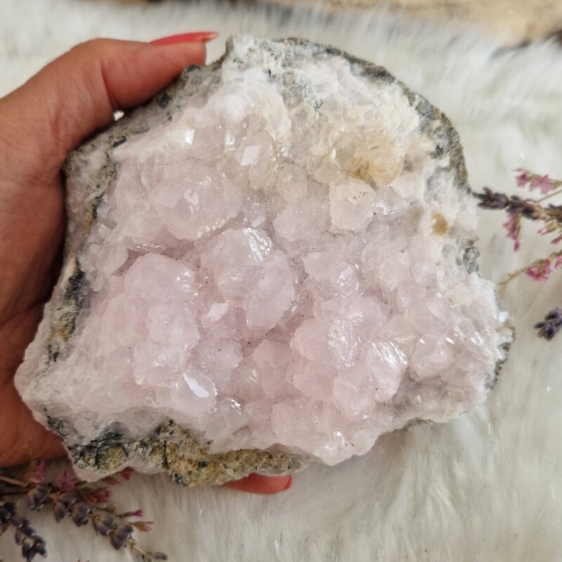 Rare druse de Calcite mangano rose avec fluorescence