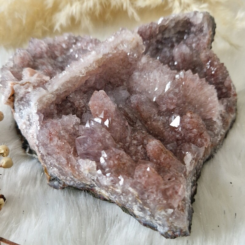 Druse d'améthyste rose du Maroc